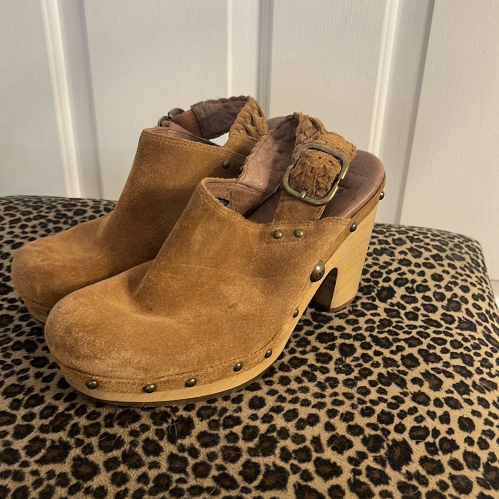 Ugg clogs